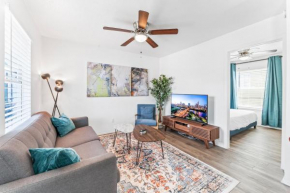 Prime East Downtown 1BR Cozy Suites Next to Bars and Restaurants